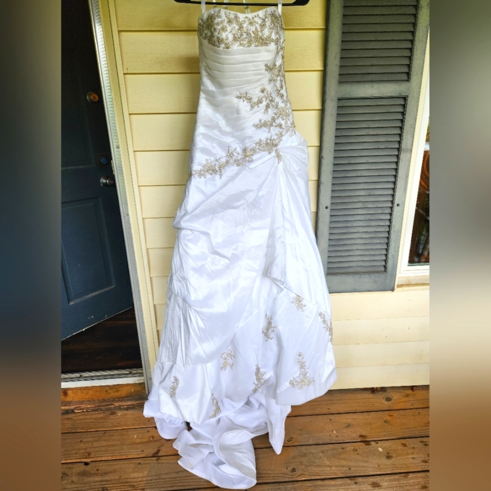 Gown/Wedding dress formal dress prom princess dress size 4